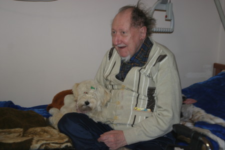 Senior mit Hund