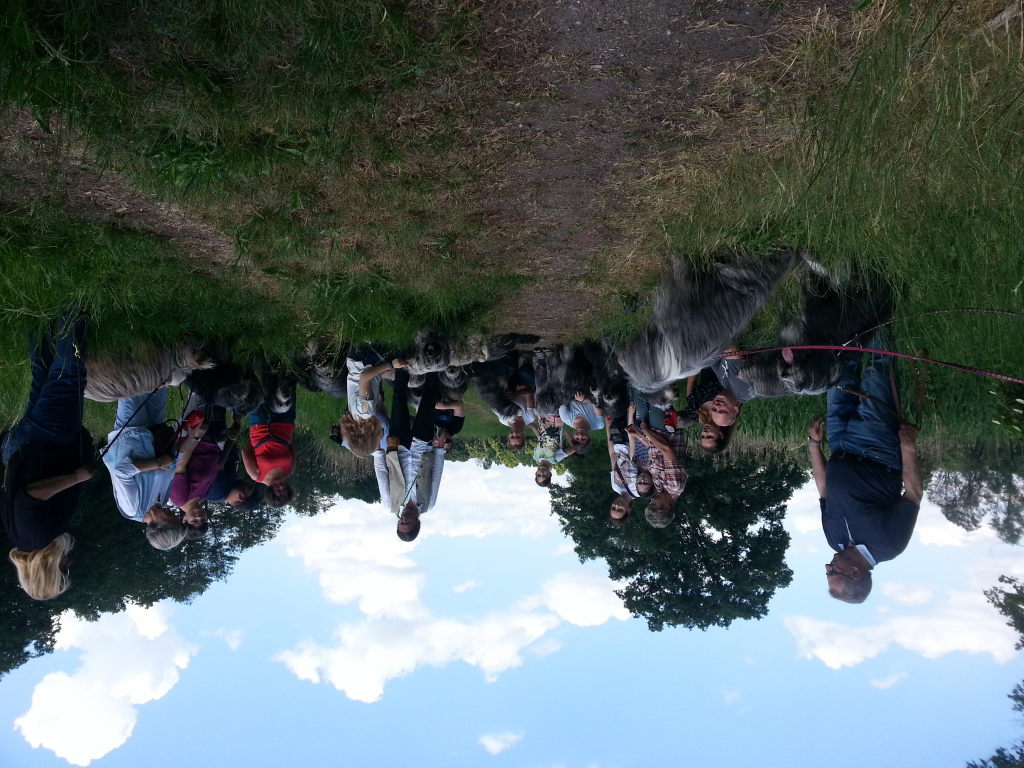 Nasse Gestalten posieren fürs Foto